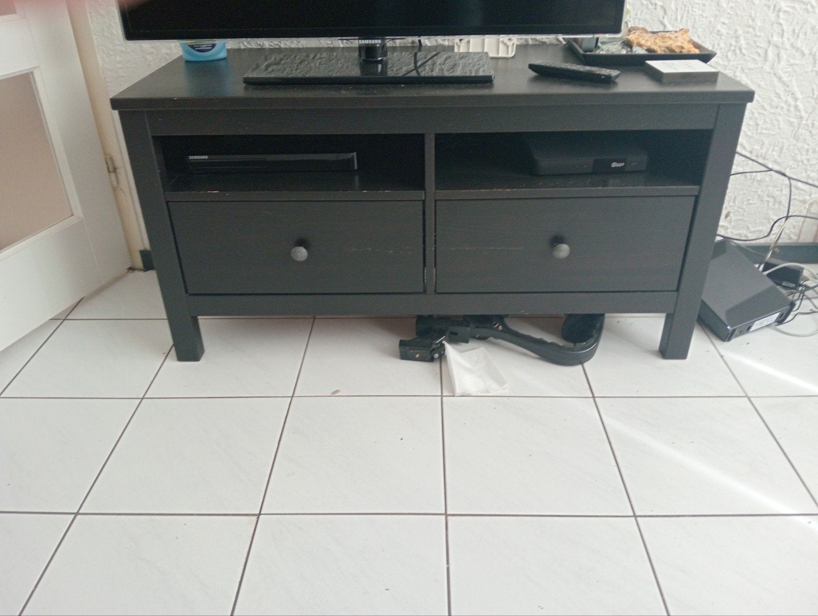 Tv meubel zwart 2 lades IKEA ALTIJD GOED  GRATIS OPHALEN, Ophalen