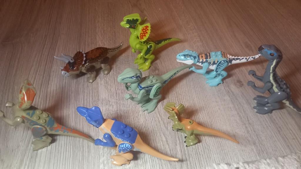 Block Style Dinosaurs - 8 Different Dinos- Birthday Party St, Antiek en Kunst, Ophalen