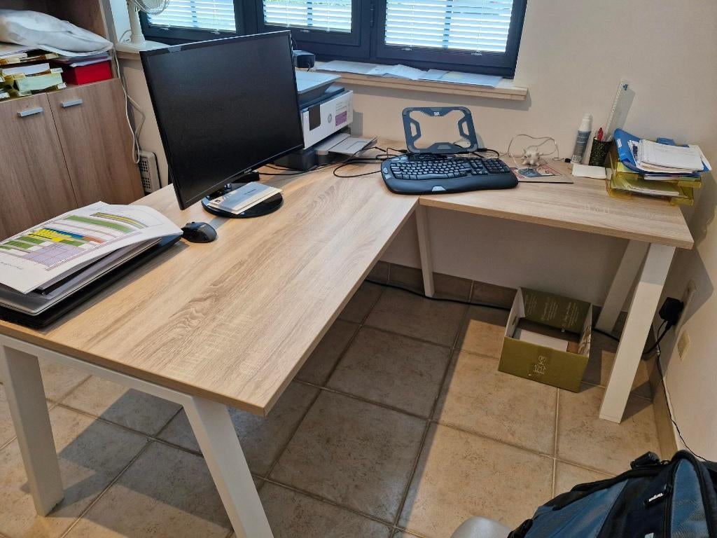 bureelkast en bureel tafels te koop, Huis en Inrichting, Ophalen, Zo goed als nieuw