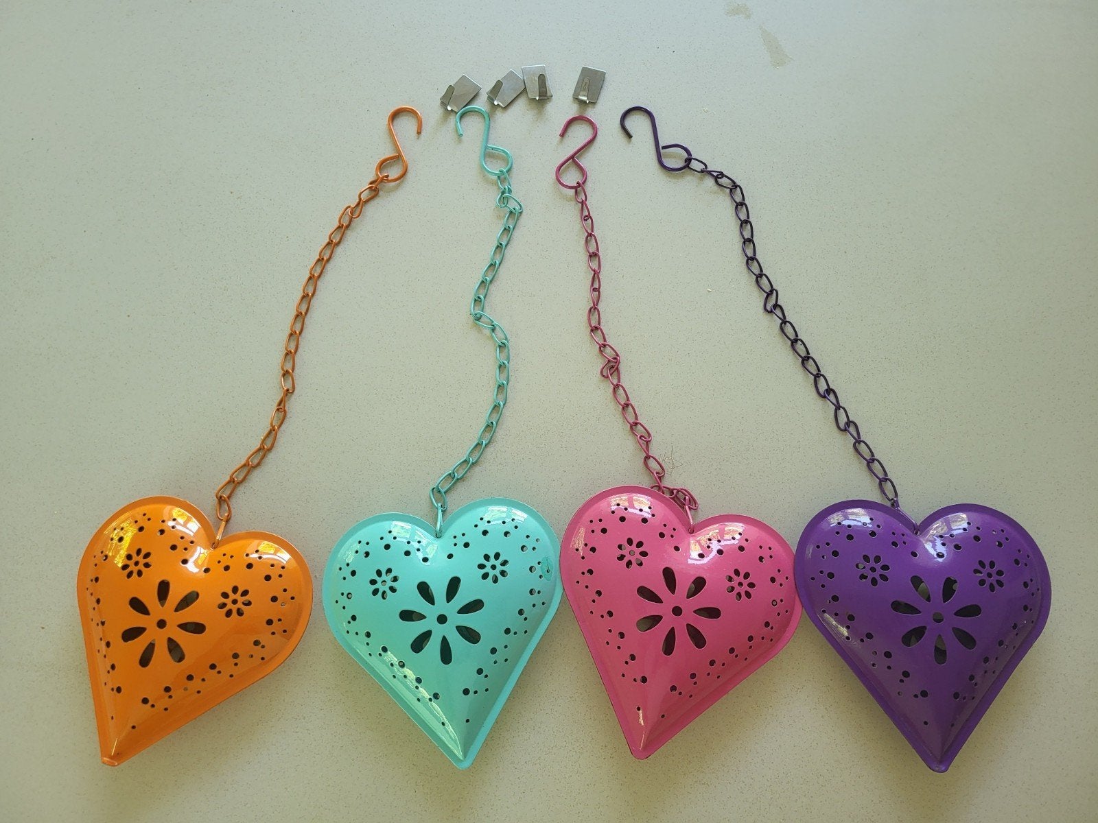 4 metalen hartjes om te hangen (5 euro samen), Handtassen en Accessoires, Kindersieraden, Ophalen of Verzenden