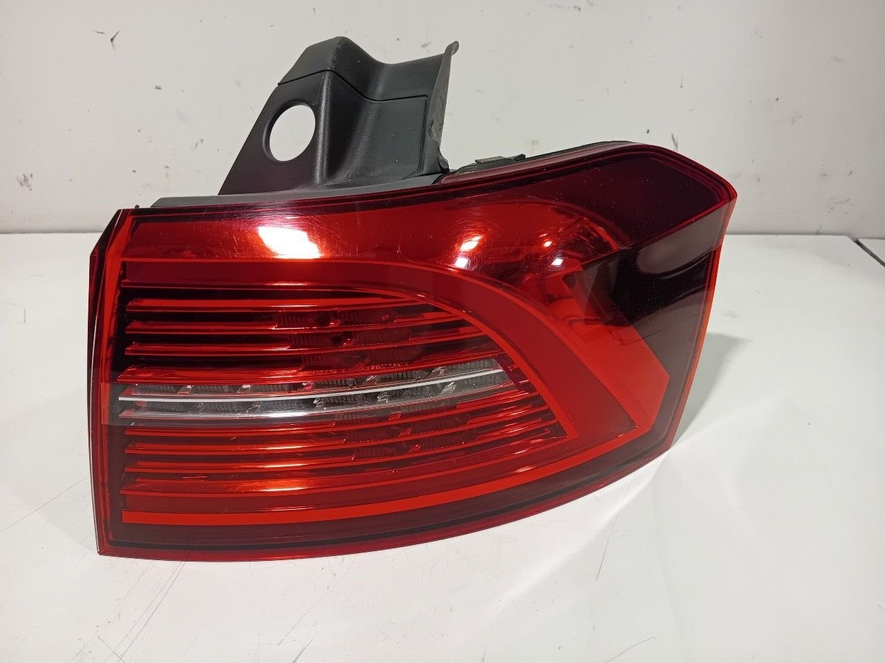 Achterlicht carrosserie rechts Volkswagen Passat, Auto-onderdelen, Onderdelen@venauto.nl, Van der Ven Autorecycling B.V., Gebruikt
