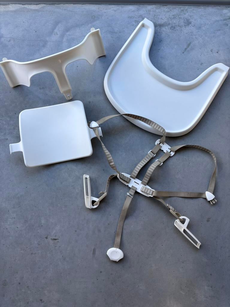 Stokke tripp trapp tafelblad, babyset en riempje, Kinderen en Baby's, Ophalen, Gebruikt, Meegroeistoel, Gordel(s)