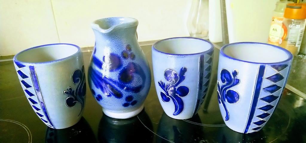 Cruche + 3 mugs en gres ancien, Enlèvement ou Envoi
