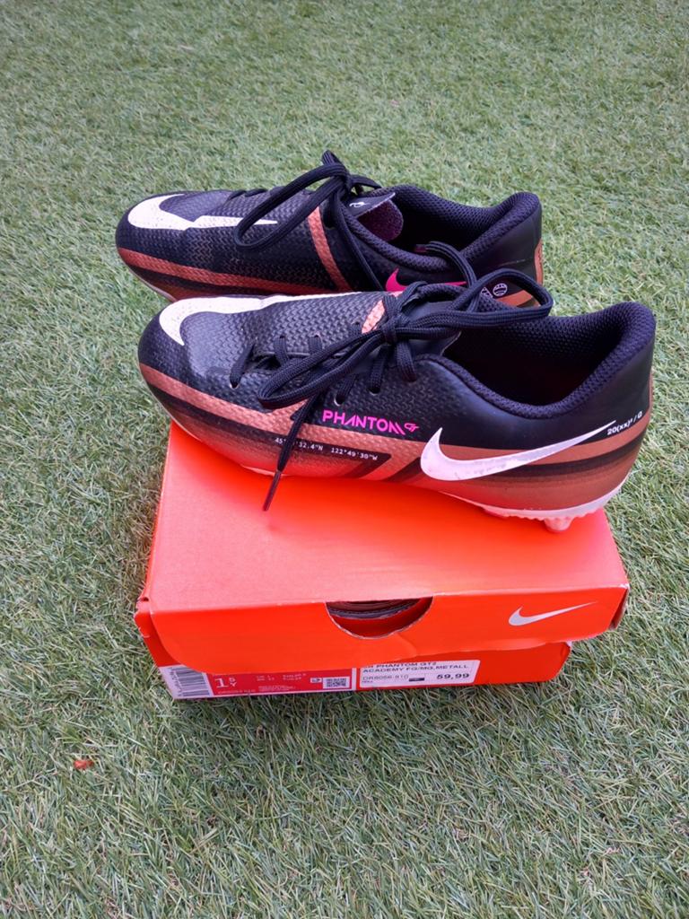 Nike voetbalschoenen maat 33, Sport en Fitness, Voetbal, Ophalen, Gebruikt, Schoenen