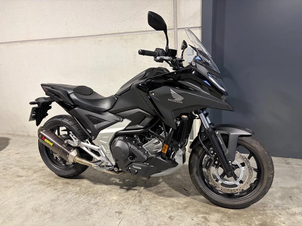 Honda NC750X DCT met verlagingskit en Akrapovic (bj 2024), Motoren, 750 cc, Bedrijf, Meer dan 35 kW, Overig