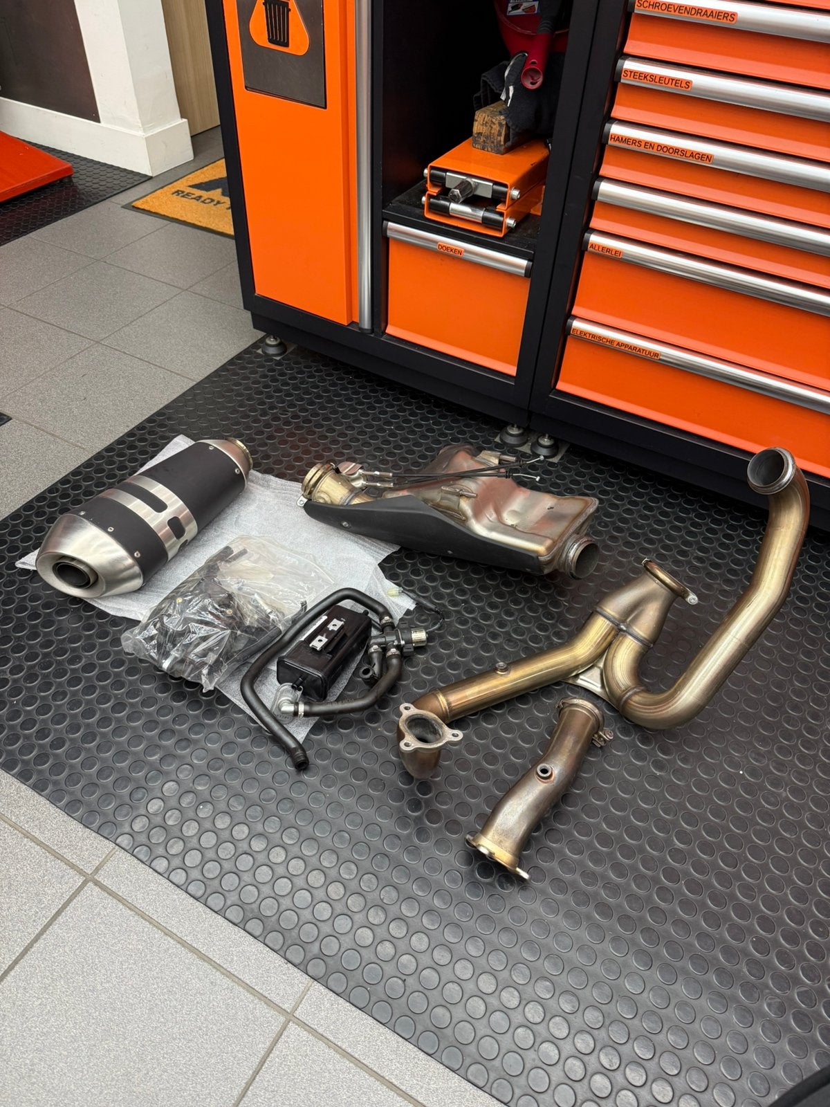 Originele uitlaatsysteem KTM Superduke 1290R 2017-2019, Enlèvement, Utilisé