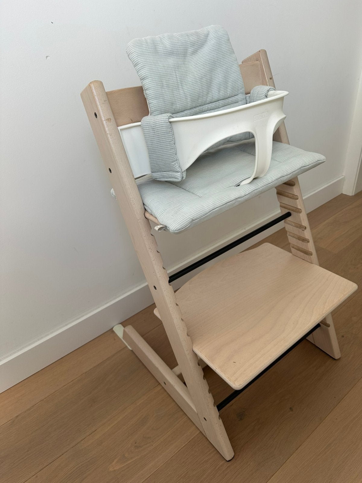 Tripp trapp kinderstoel stokke met babyset en kussenset, Enlèvement, Comme neuf