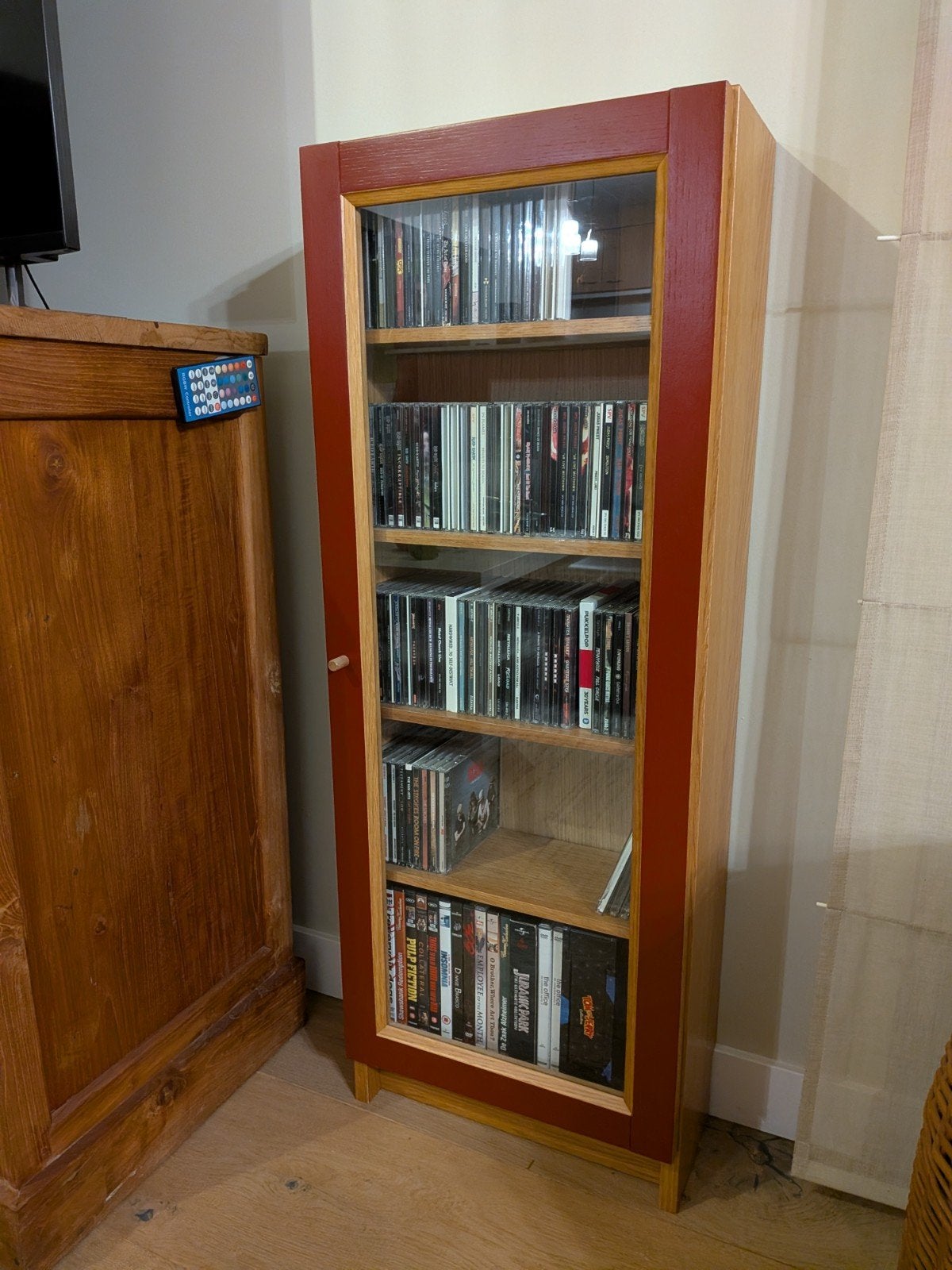 Staande kastjes met glazen deuren, Huis en Inrichting, Woonaccessoires | Cd- en Dvd-rekken, Ophalen, Zo goed als nieuw, Hout, Cd's of Dvd's