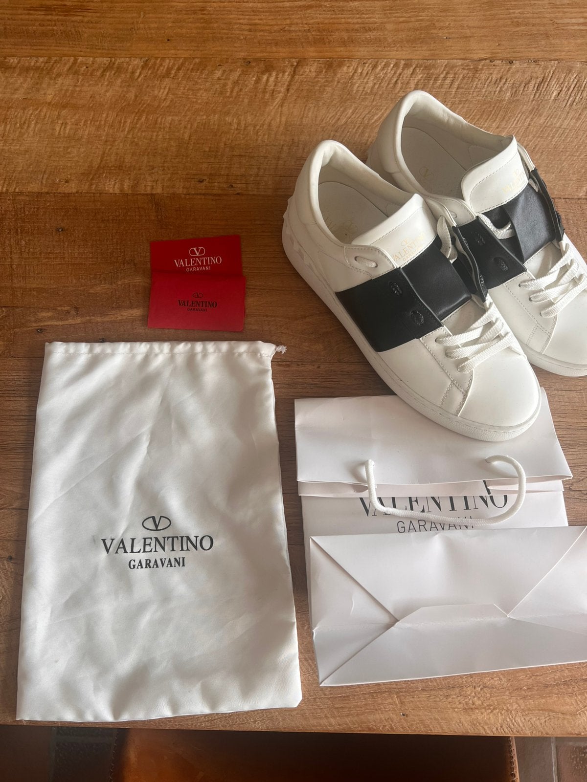 Valentino herenschoenen, Kleding | Heren, Wit, Ophalen of Verzenden, Zo goed als nieuw, Sneakers