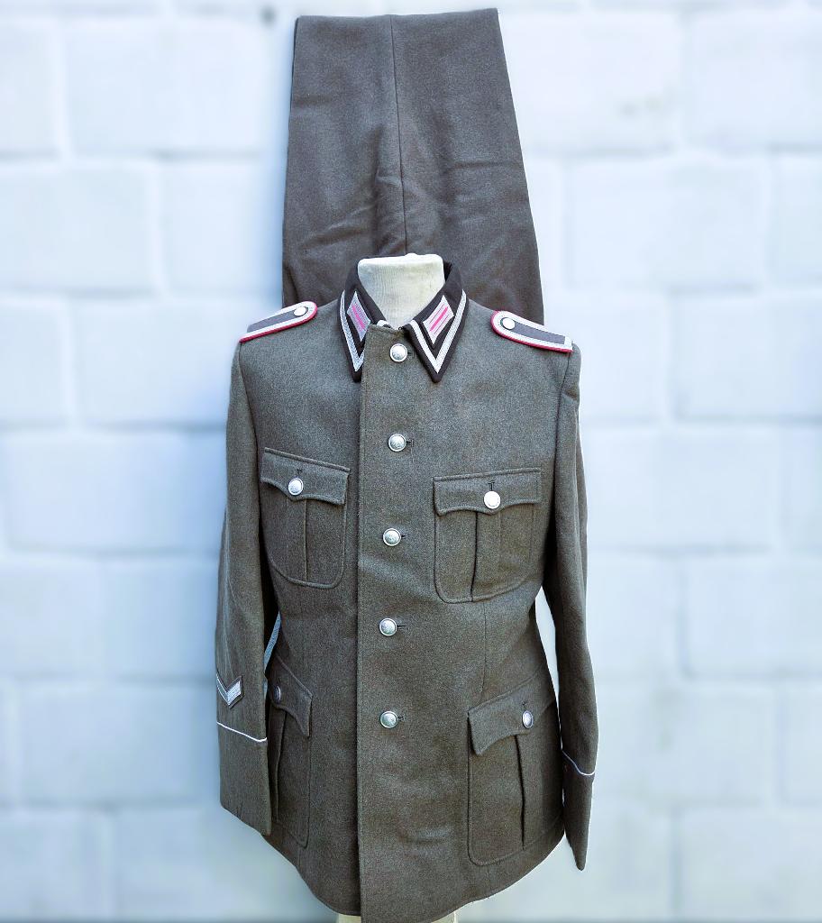 DDR/NVA Panzer uniform zwarte kraag., Verzamelen, Militaria | Algemeen, Ophalen of Verzenden