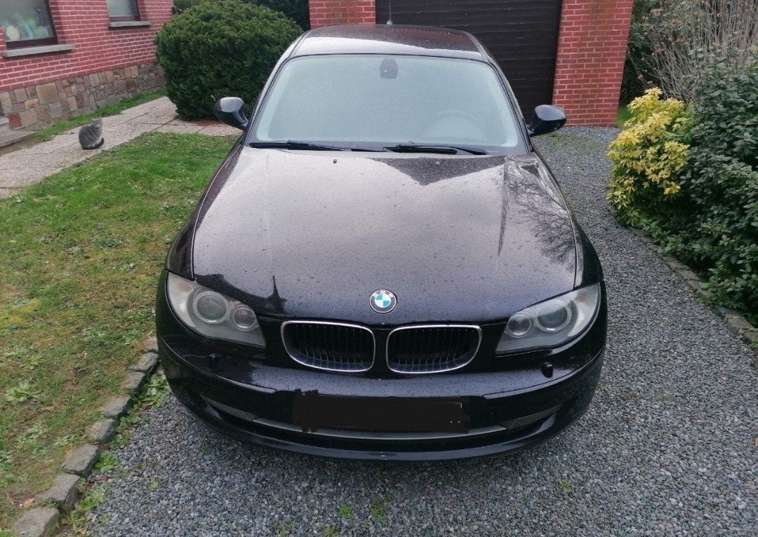 Vend BMW Série 1 modèle E87 de 2011 pour export, Auto's, BMW, Bedrijf, 1 Reeks, Diesel, 5 deurs, Handgeschakeld, Zwart, Zwart