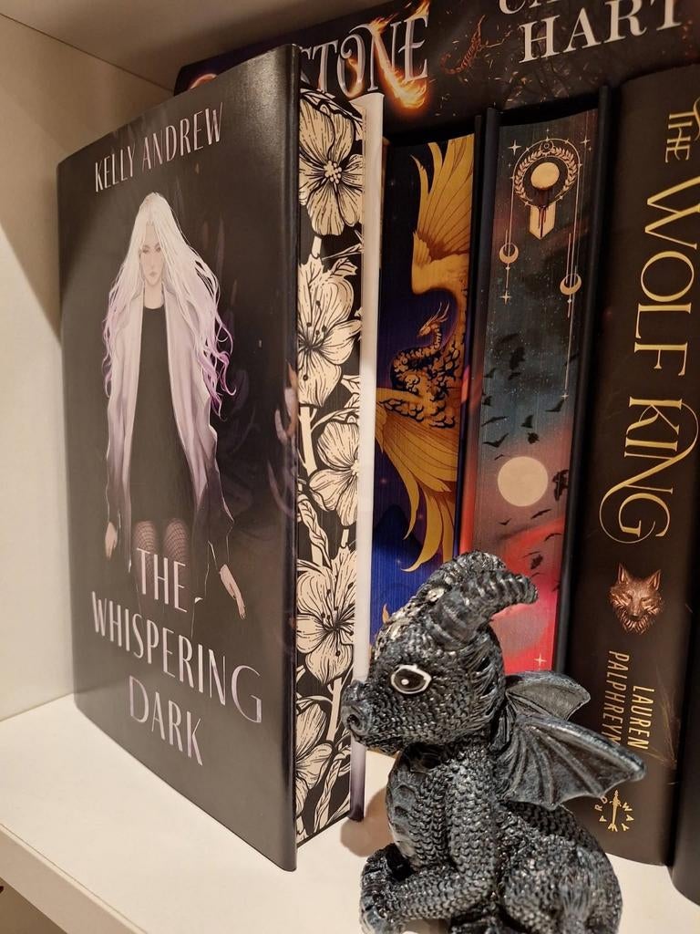The Whispering Dark | Illumicrate, Boeken, Ophalen of Verzenden