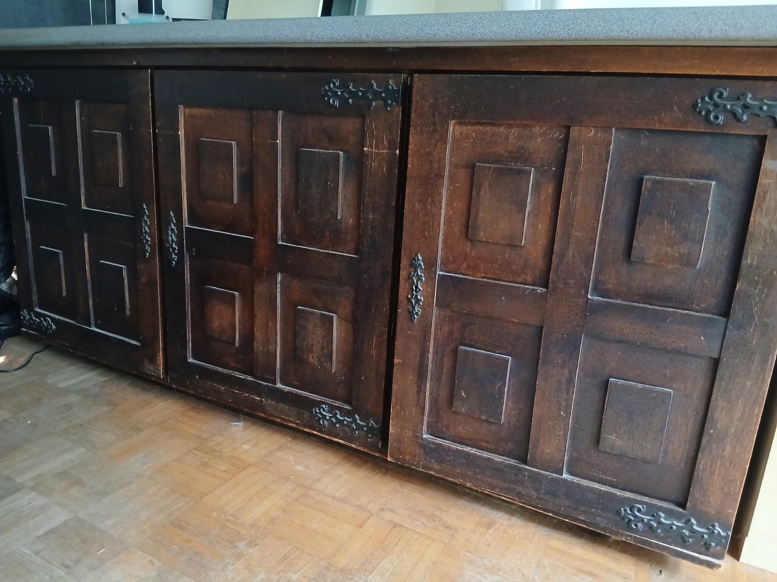 Grand buffet bas / Dressoir rustique en bois massif 3 portes, Maison & Meubles, Armoires | Dressoirs, Avec tiroir(s), 150 à 200 cm