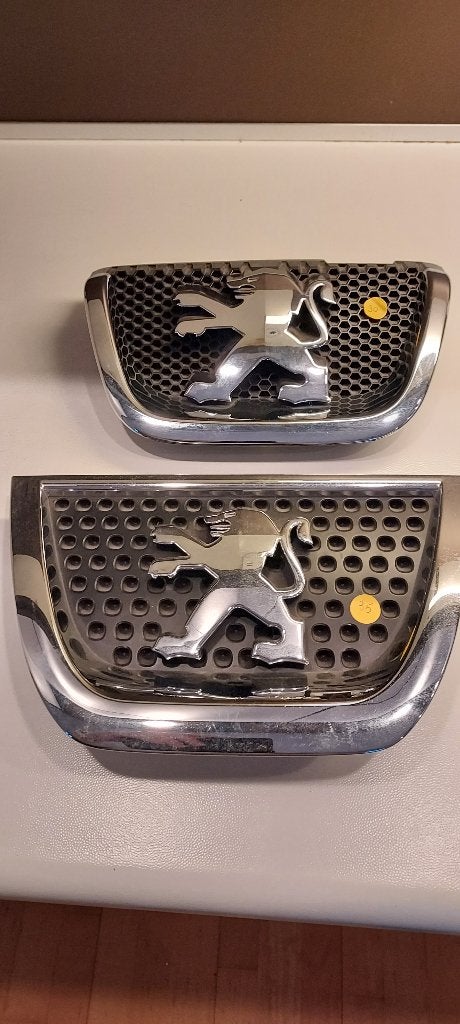 2 nog nieuwe emblemen van Peugeot, Verzenden, Zo goed als nieuw, Overige typen