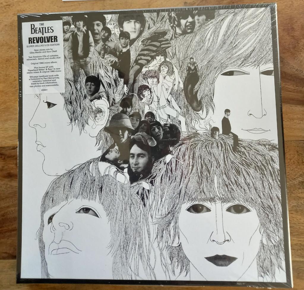 The Beatles: Neufs 5 coffrets Cds avec livres ( remix), Enlèvement ou Envoi, Neuf, dans son emballage, Pop rock