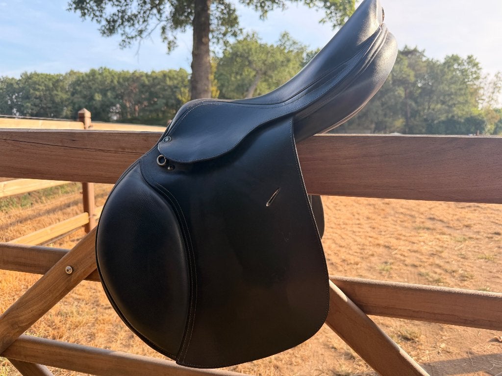 Springzadel BR - heel goede staat, Dieren en Toebehoren, Paarden en Pony's | Zadels, Ophalen, Gebruikt, Overige merken, Springen