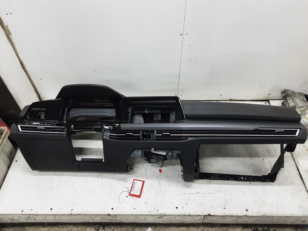 DASHBOARD Volkswagen Golf VIII (CD1) (01-2019/-), Auto-onderdelen, Gebruikt, Volkswagen, Mevr. I. Hauben, Rue de l'Espoir 34 34
4030  GRIVEGNÉE, BE