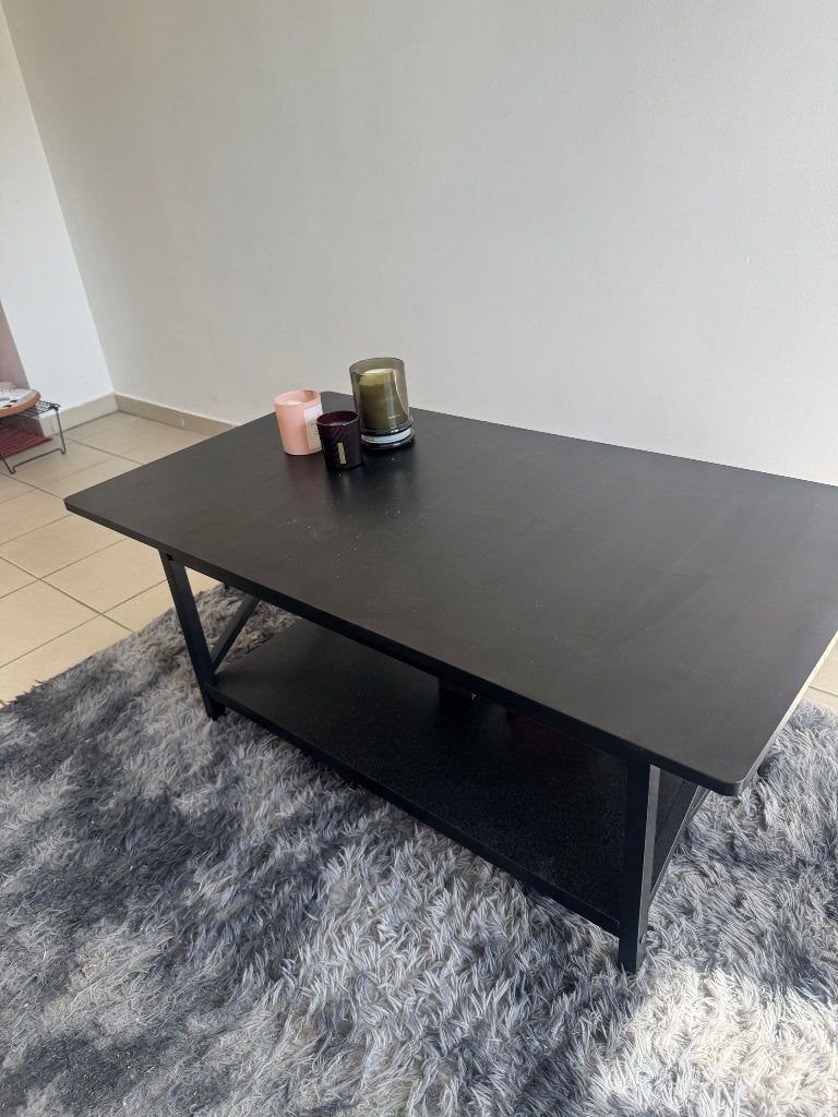 Table noire, Maison & Meubles, Tables | Tables de salon, Comme neuf, 50 – 75, 50 à 100 cm, 50 à 100 cm, Rectangulaire, Autres essences de bois