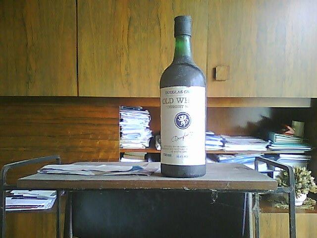 Vintage Douglas Green Old White Dessert Wine – jaren ’80, Collections, Vins, Neuf, Vin blanc, Afrique, Enlèvement ou Envoi