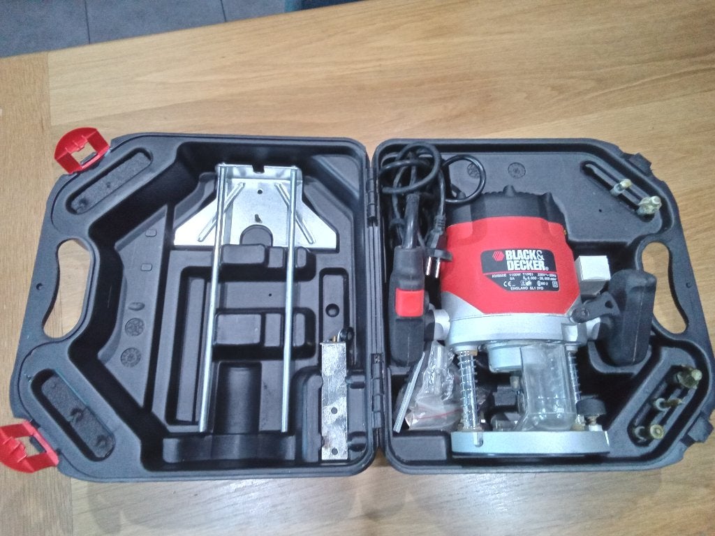 Défonceuse Black et Decker, Enlèvement, Comme neuf