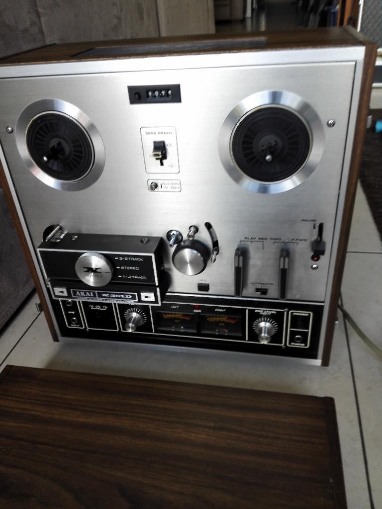 AKAI X-201D/reverse,3 motoren/in goede staat, Ophalen, Bandrecorder, Met stofkap