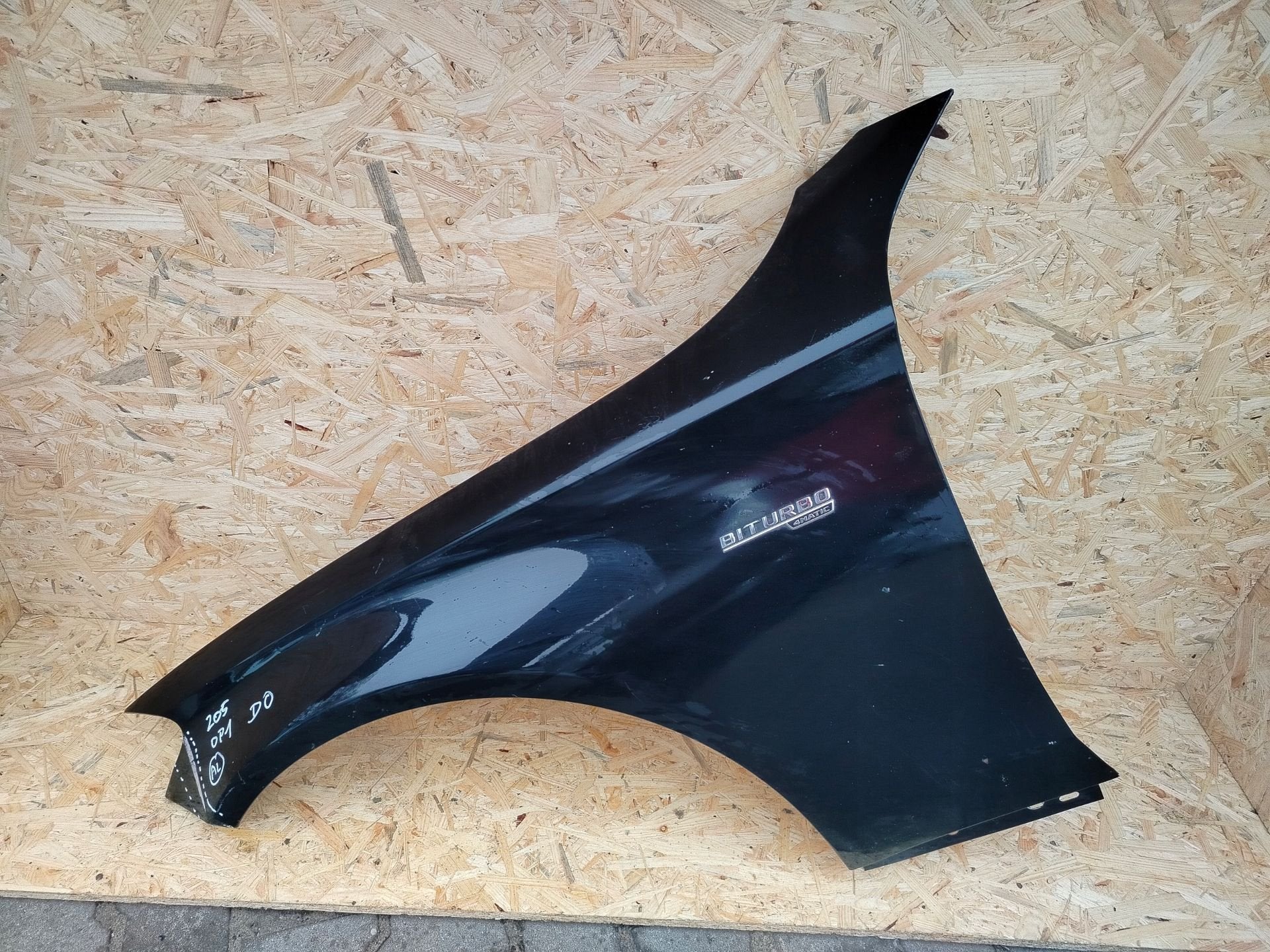 Bas de caisse gauche Mercedes Classe C W205 14-21, Mercedes-Benz AG, Mercedes-Benz, Utilisé, Mercedesstrasse 120
70372  Stuttgart, DE