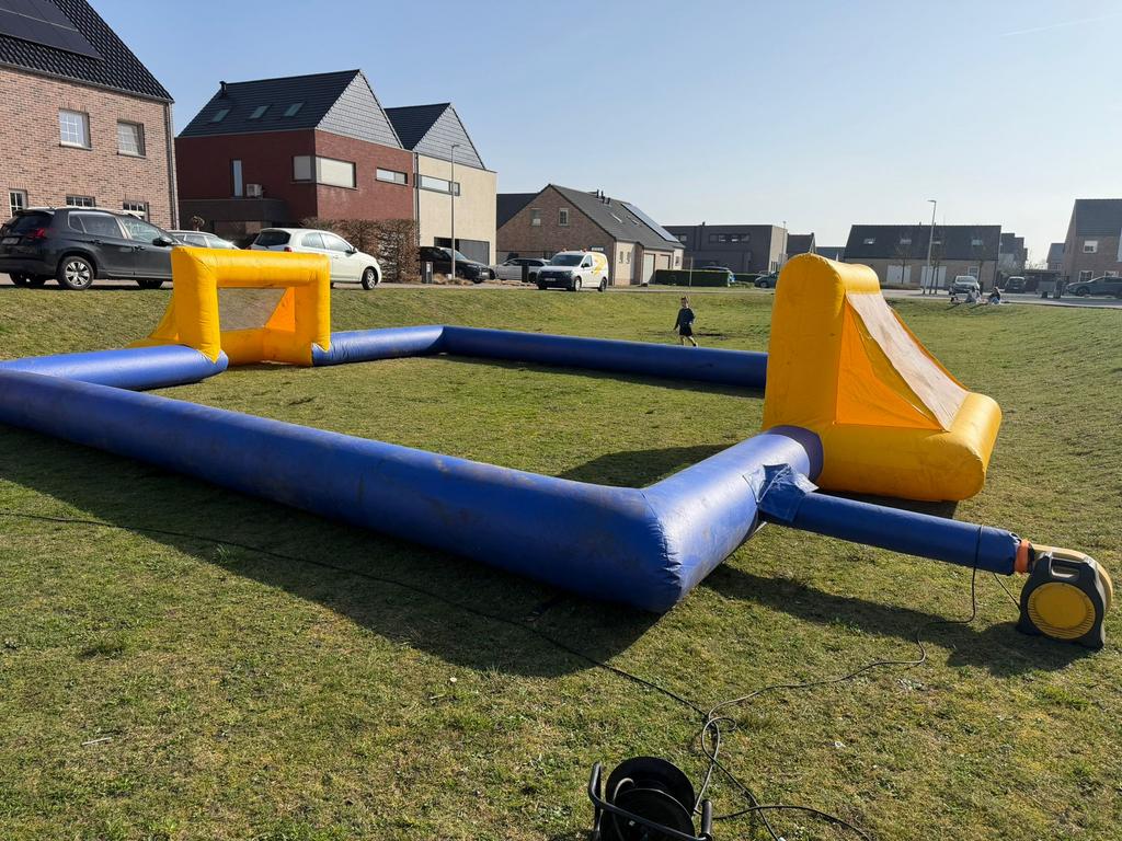 Opblaasbaar voetbalveld, Ophalen, Gebruikt