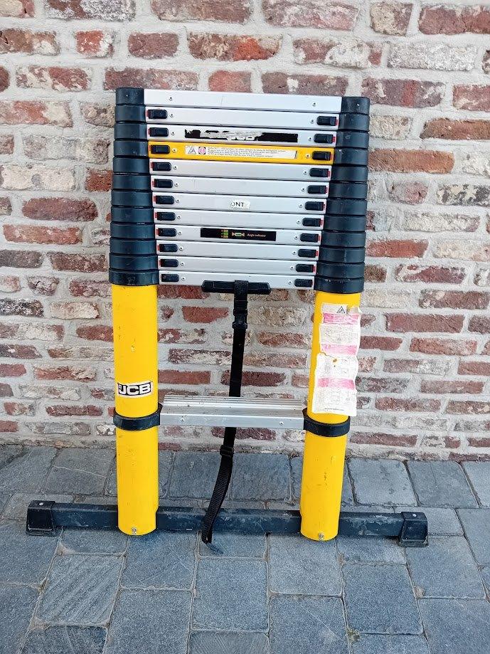 telescopische ladder JCB, Ophalen, Zo goed als nieuw, Ladder, 2 tot 4 meter