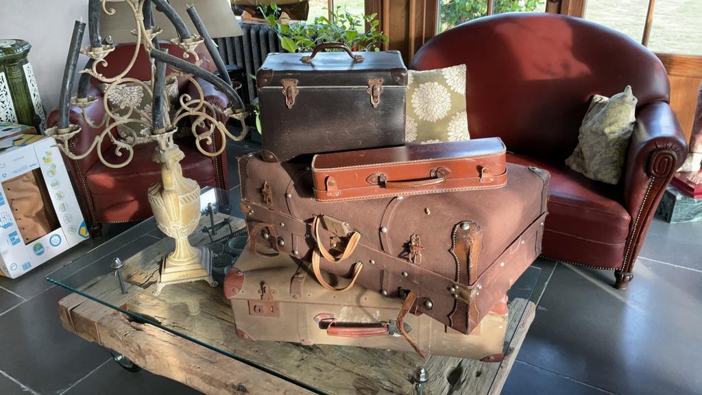 Oude koffers deco, Ophalen