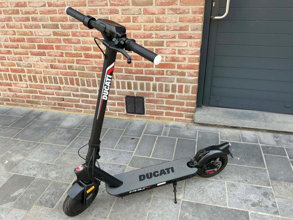 Ducati Pro-II Plus Elektrische step, Fietsen en Brommers, Ophalen, Zo goed als nieuw, Elektrische step (E-scooter), Ducati
