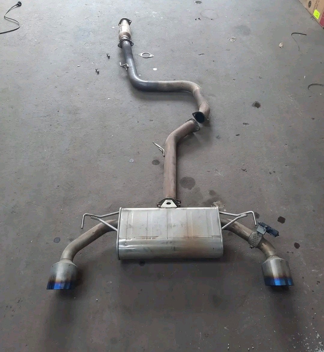invidia uitlaat met titanium tips voor een hyundai i30n, Ophalen