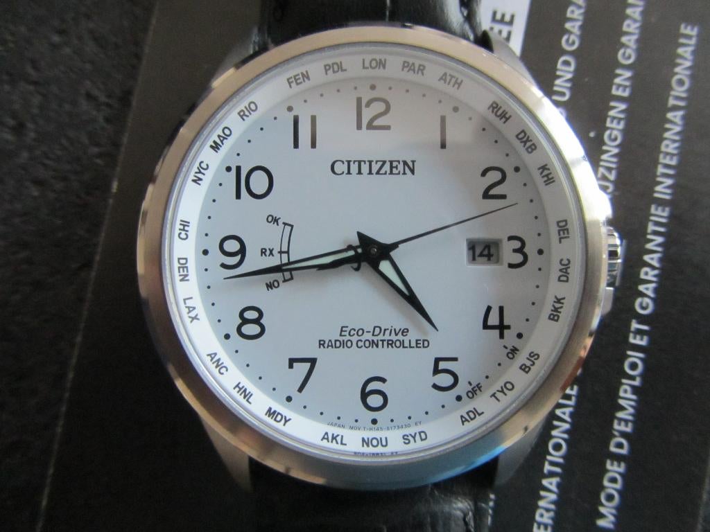 CITIZEN CB0250-17A, Leer, Staal, Ophalen of Verzenden, Zo goed als nieuw