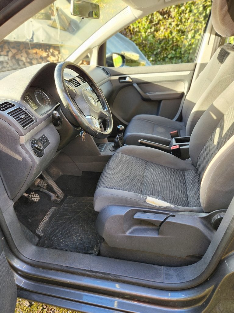 vw Touran 2011 Bluemotion, TO, 6 vitesses, boule remorque., Auto's, Verwarmde buitenspiegels, Stof, Zwart, 4 cilinders