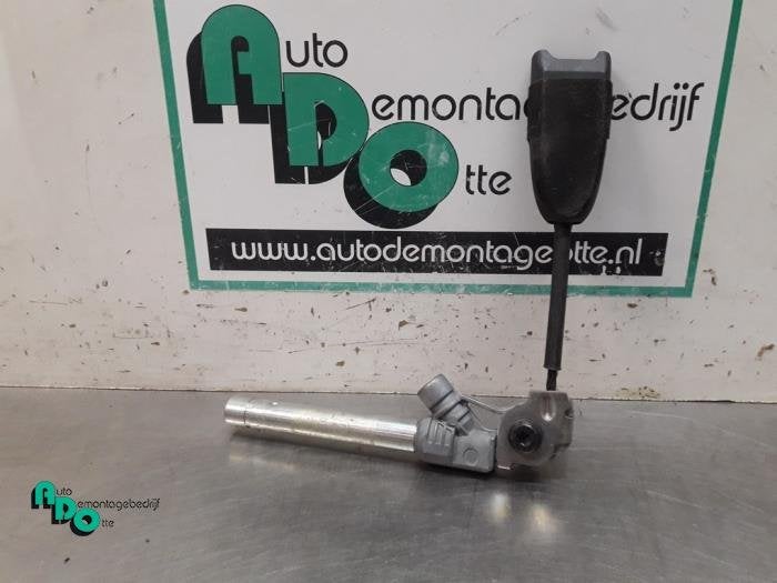 Tendeur de ceinture gauche d'un Opel Corsa (Corsa D 07-), -, Opel, 3 mois de garantie, Utilisé