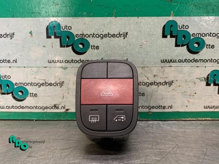 Paniekverlichtings Schakelaar van een Peugeot Bipper (Bipper, Gebruikt, -, -, Ophalen of Verzenden