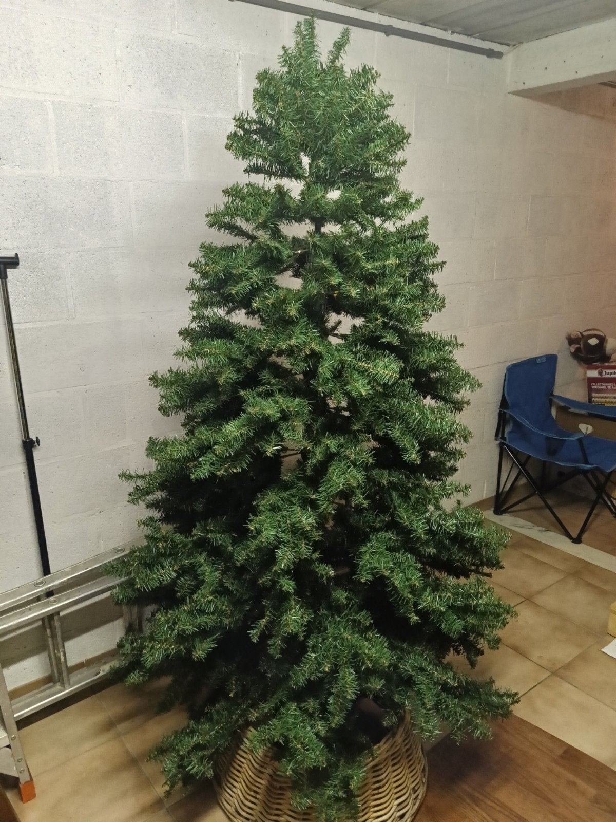 Kerstboom met rieten mand ( ook apart te koop), Diversen, Kerst, Ophalen, Zo goed als nieuw