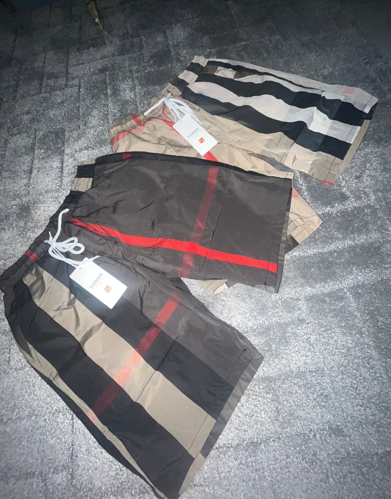 Short Burbbery, Kleding | Heren, Badmode en Zwemkleding, Ophalen of Verzenden, Maat 46 (S) of kleiner, Beige, Zwemshort