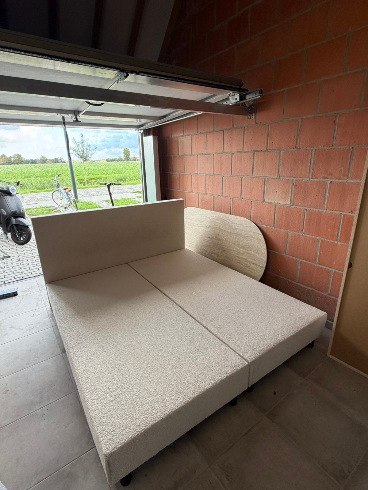 Bed, Ophalen, Beige, Tweepersoons, Zo goed als nieuw