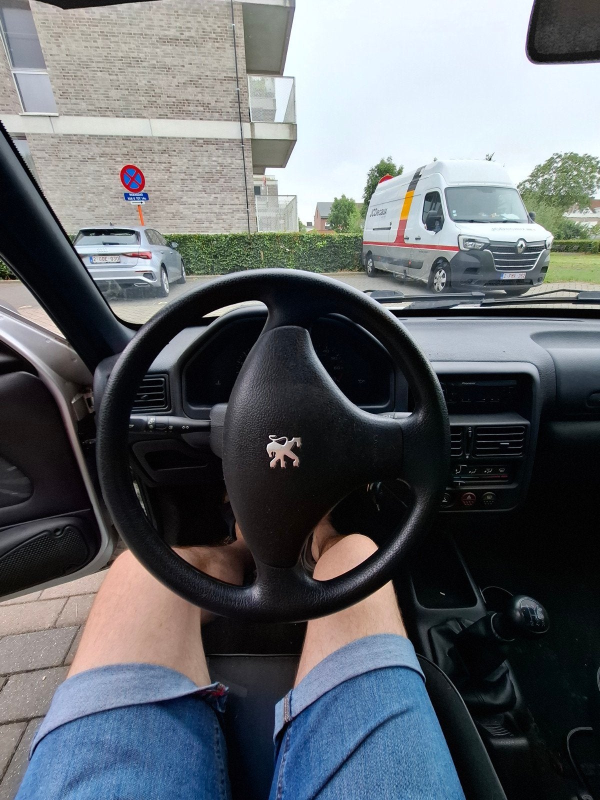 Te koop Peugeot 106, Autos, Peugeot, Argent ou Gris, Achat, Boîte manuelle, Noir