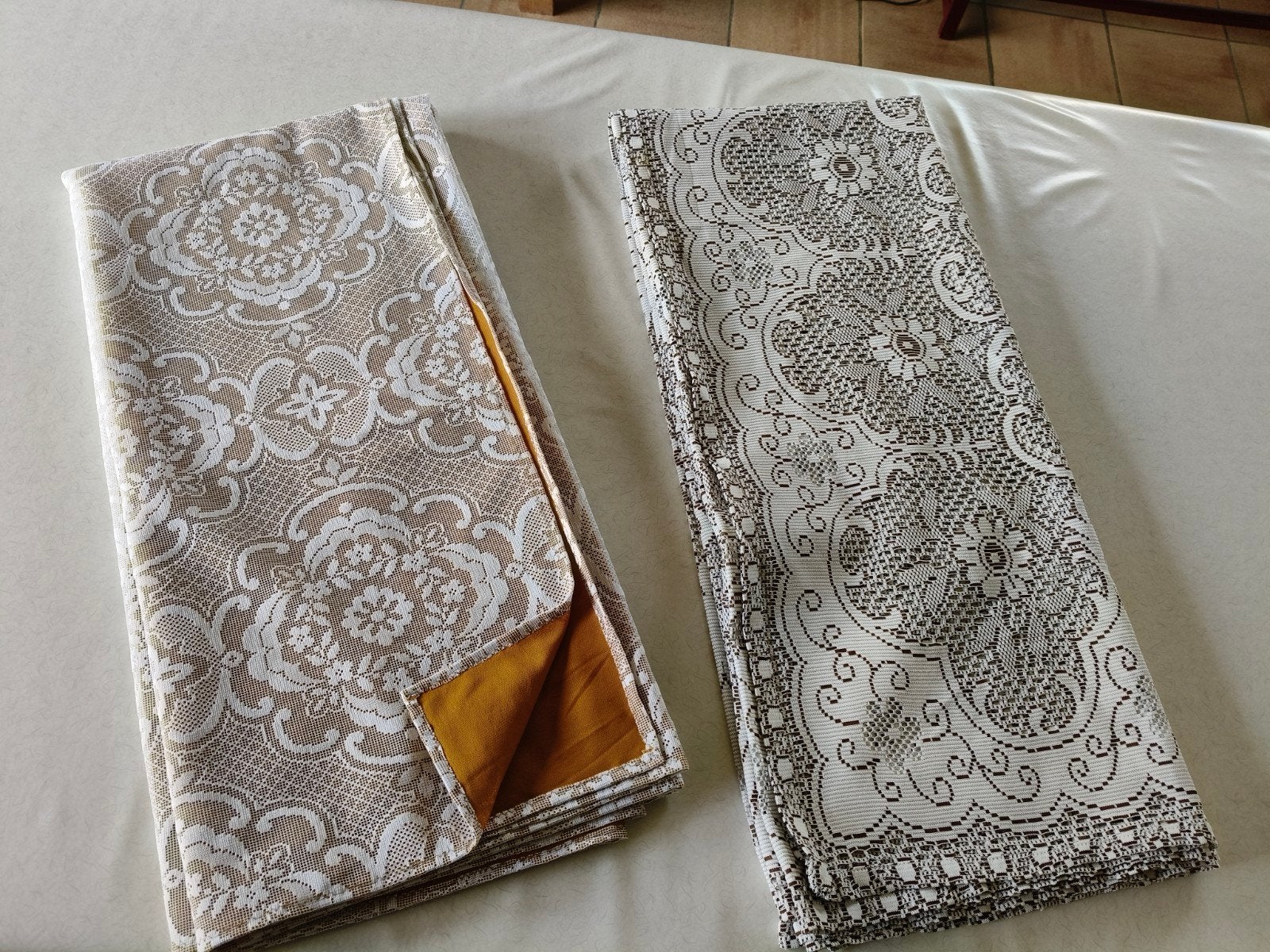2 lichte tafelkleden, Ophalen of Verzenden, Zo goed als nieuw, Beige, Gevoerd