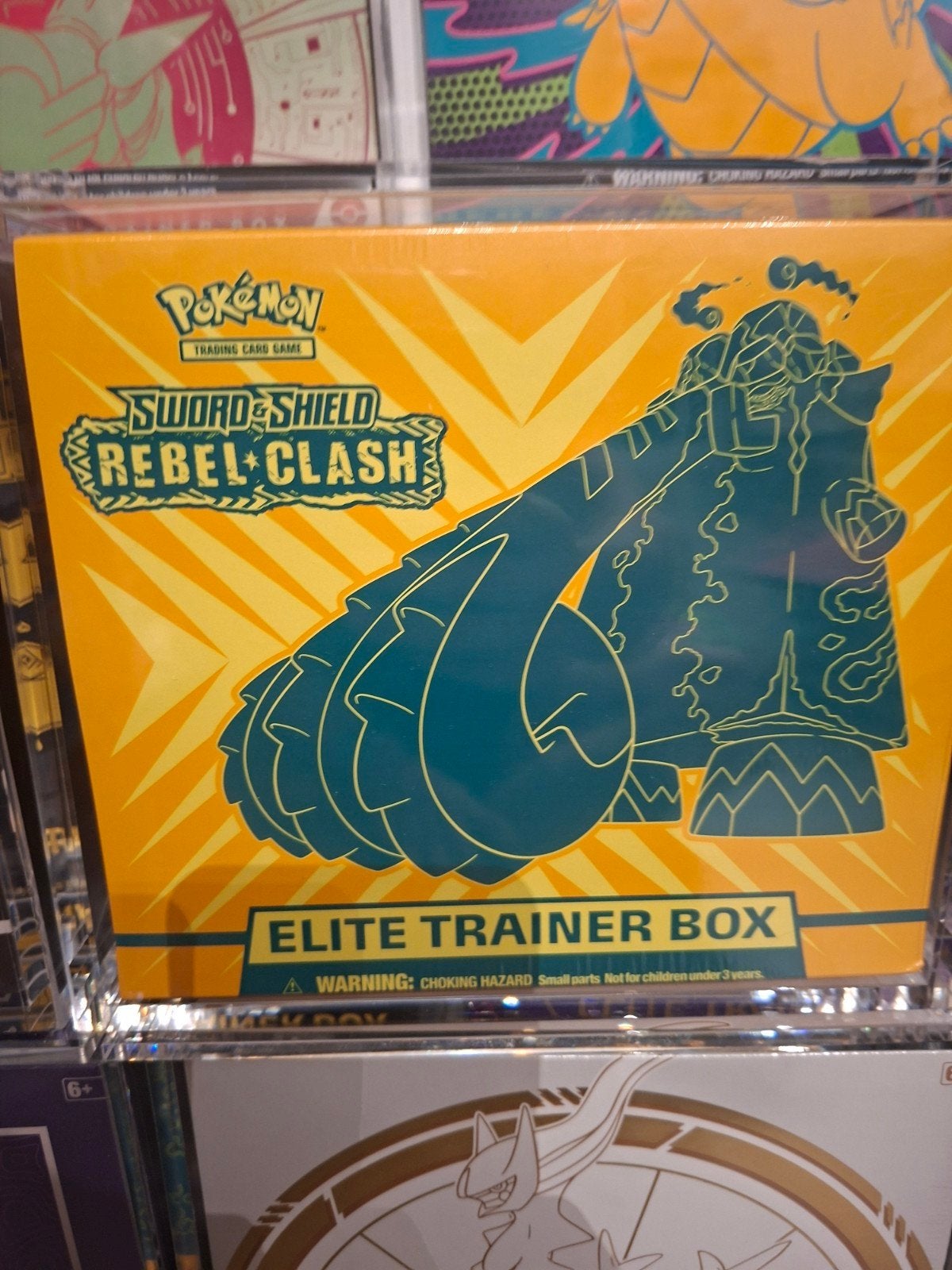 Rebel & clash elite trainee box! pokemon, Hobby en Vrije tijd, Ophalen of Verzenden, Zo goed als nieuw, Overige typen