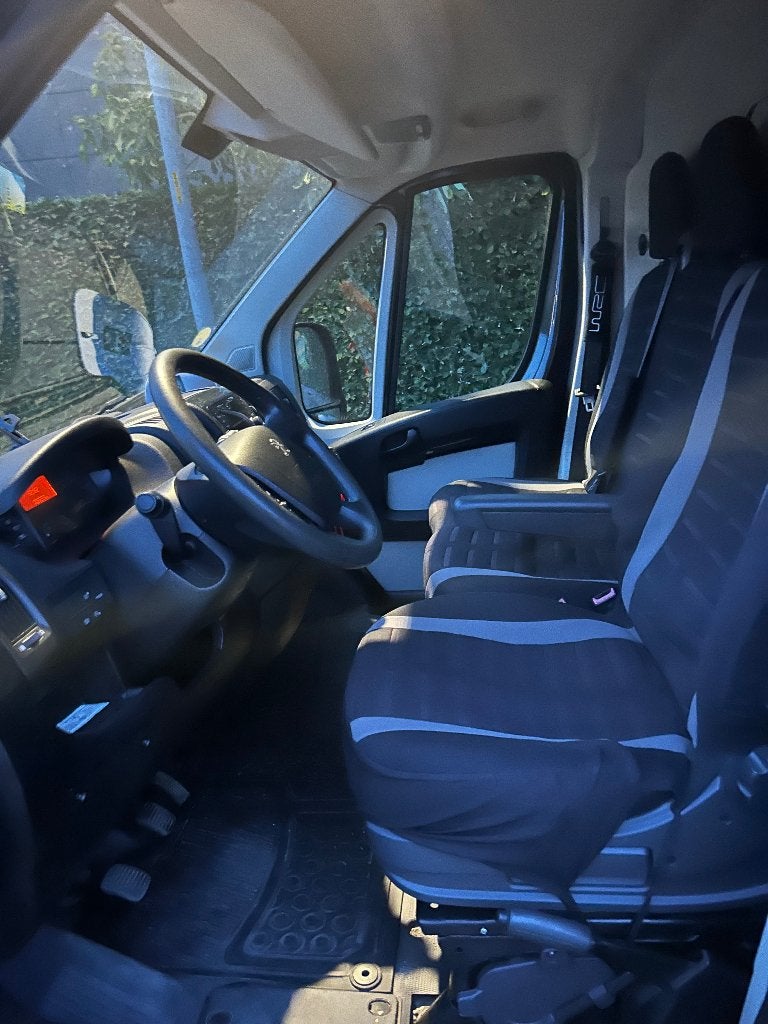 Camionet, Voorwielaandrijving, Zwart, 5 deurs, Particulier
