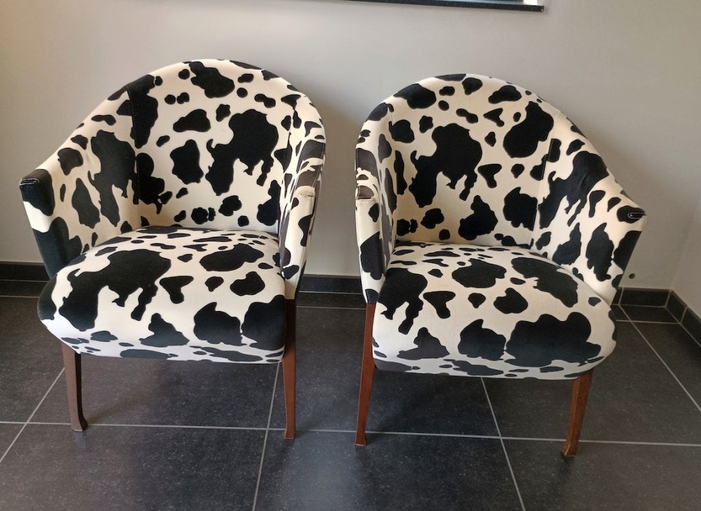 2 design fauteuils met koe print, Ophalen, Gebruikt