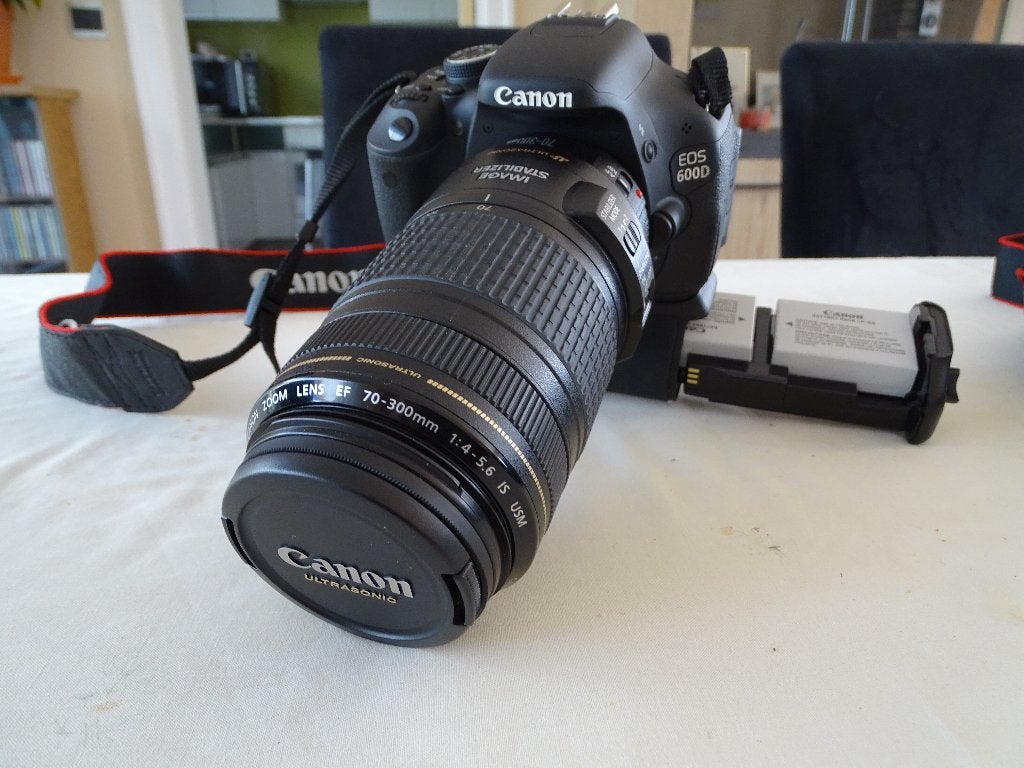 te koop fototoestellen canon EOS 1000d + EOS 600d, Ophalen, Zo goed als nieuw, Systeemcamera, Canon