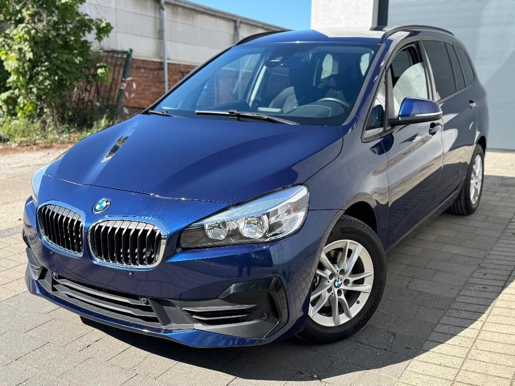 BMW 216d Gran Tourer Advantage 2021 automaat 7 plaatsen navi, Auto's, Euro 6, Blauw, 7 zetels, Bedrijf