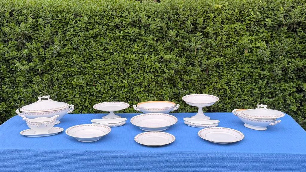 Service de table, Limoges, 67 pièces, série numérotée, Service complet, Enlèvement, Utilisé, Autres styles