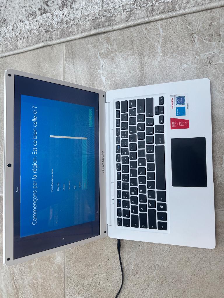 Thomson NEO-laptop, Computers en Software, Windows Laptops, Gebruikt, SSD, Ophalen