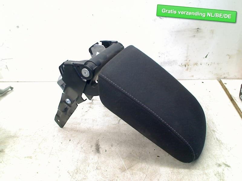 ACCOUDOIR Volkswagen Golf VII (AUA) (5G0864207D), Volkswagen, Volkswagen AG, Utilisé, Kundenbetreuung@volkswagen.de