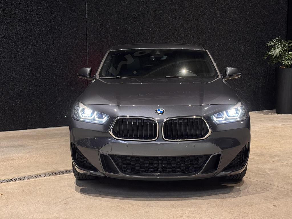 BMW X2 xDrive20i PANO | M PACK | LEDER | Trekhaak, Auto's, Automaat, Cruise Control, Zwart, 4 cilinders