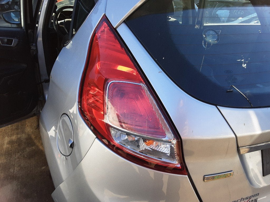 FEU ARRIÈRE GAUCHE Ford Fiesta 6 (JA8) (01-2008/01-2018), Henry-Ford-Straße  1
50735  Köln, DE, Ford-Werke GmbH, Kunden@ford.com
